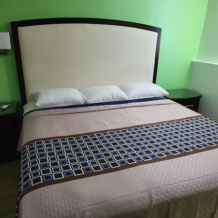 Value Inn & Suites Salina Buitenkant foto