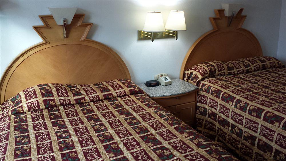 Value Inn & Suites Salina Buitenkant foto