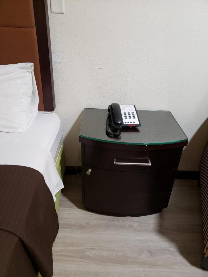 Value Inn & Suites Salina Buitenkant foto